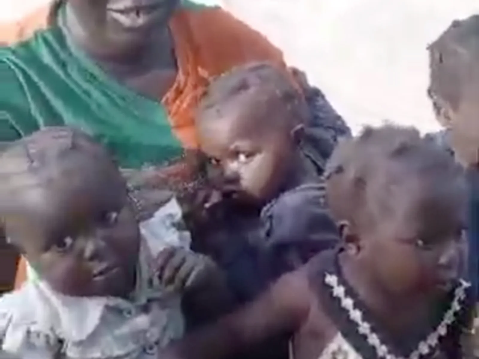 Visite de terrain et aide alimentaire