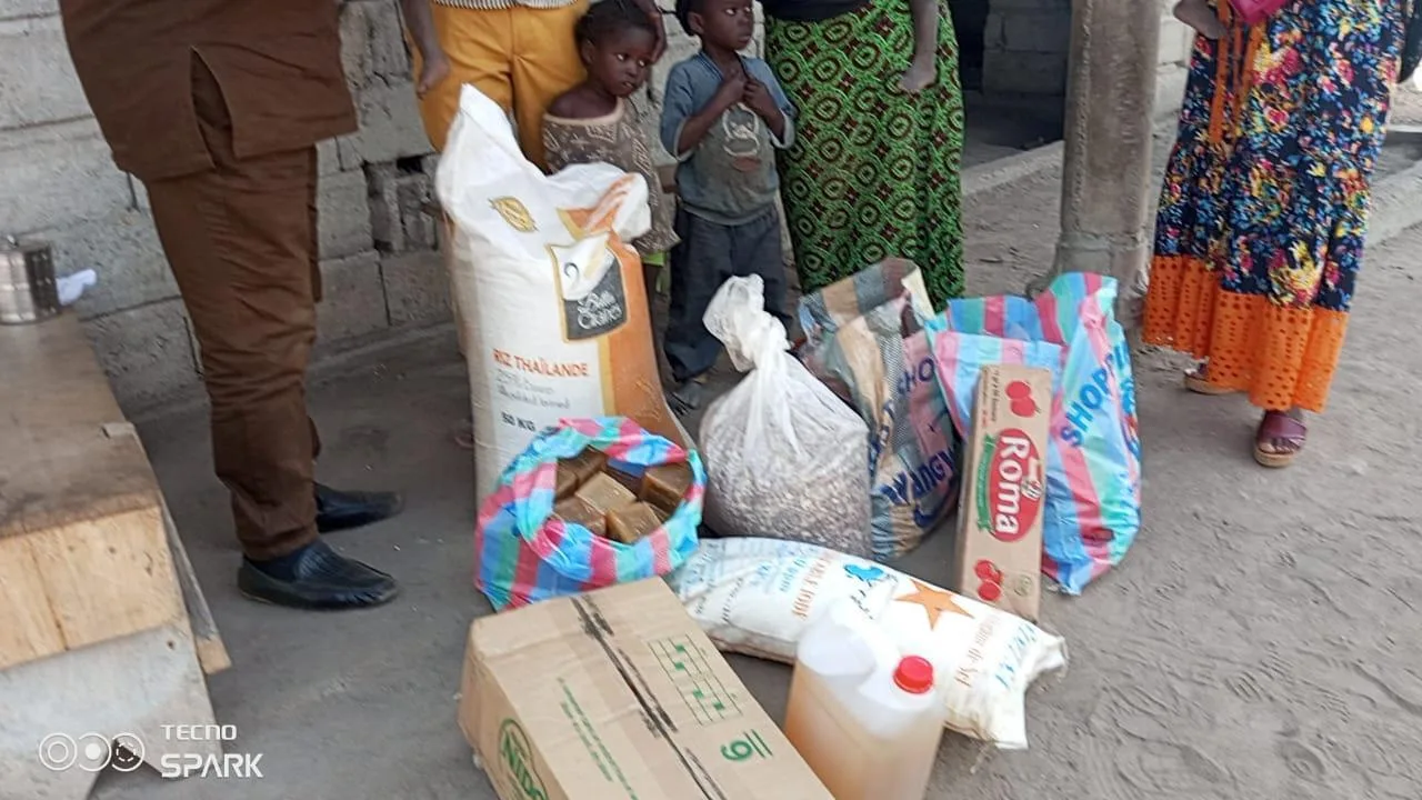 Visite de terrain et aide alimentaire