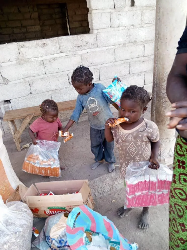 Visite de terrain et aide alimentaire