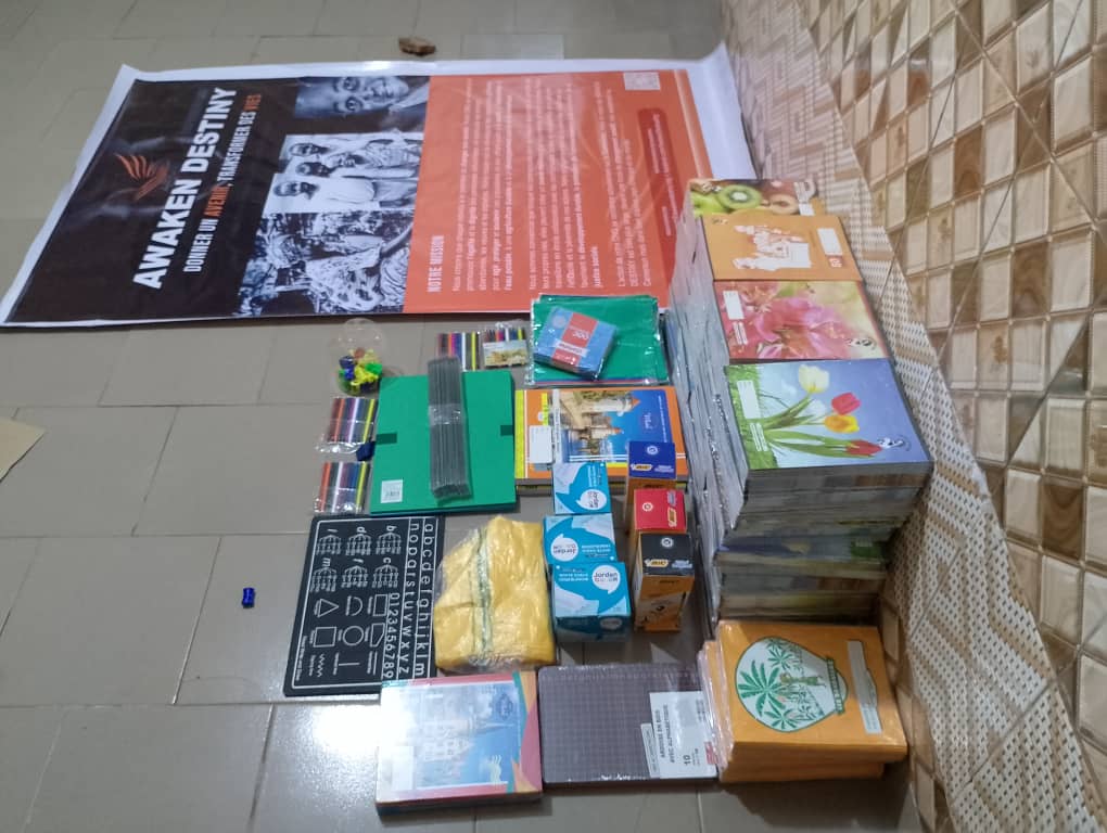 Distribution de matériel scolaire