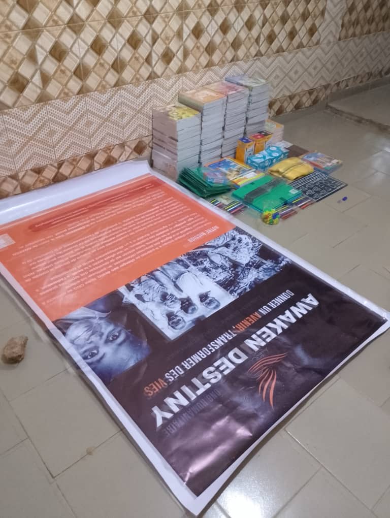 Distribution de matériel scolaire