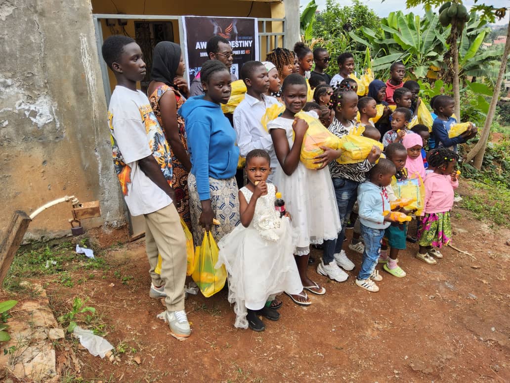 Distribution de matériel scolaire
