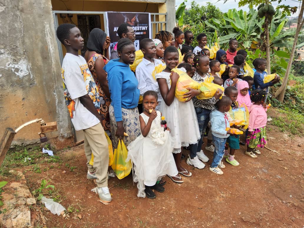 Distribution de matériel scolaire