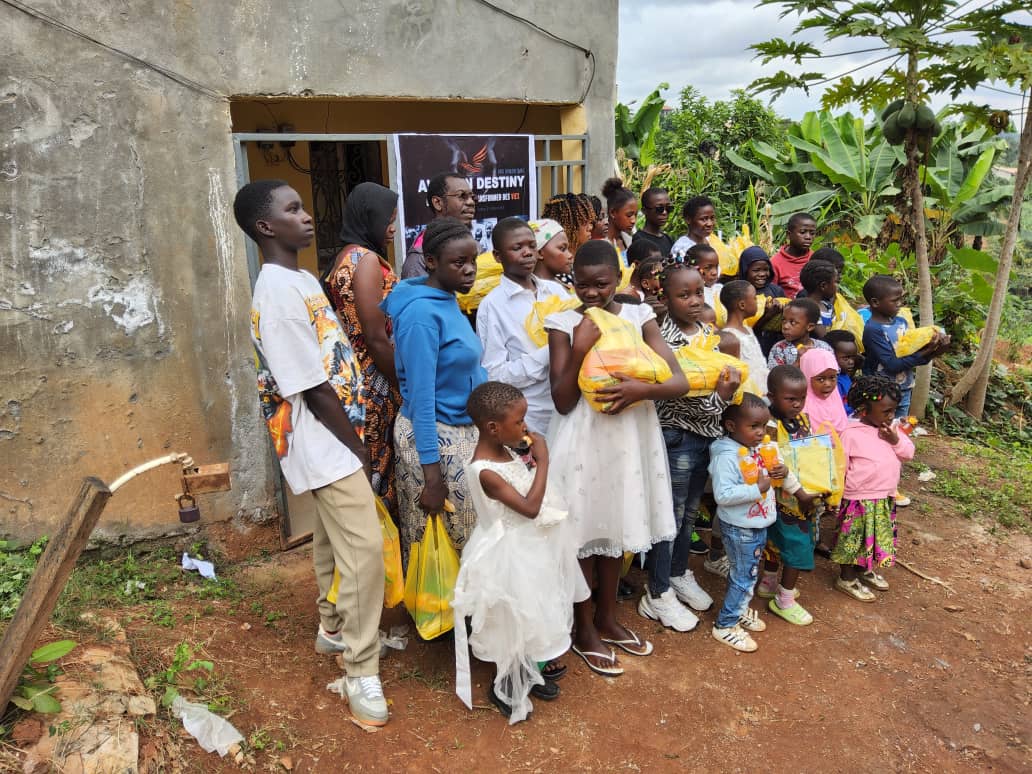 Distribution de matériel scolaire