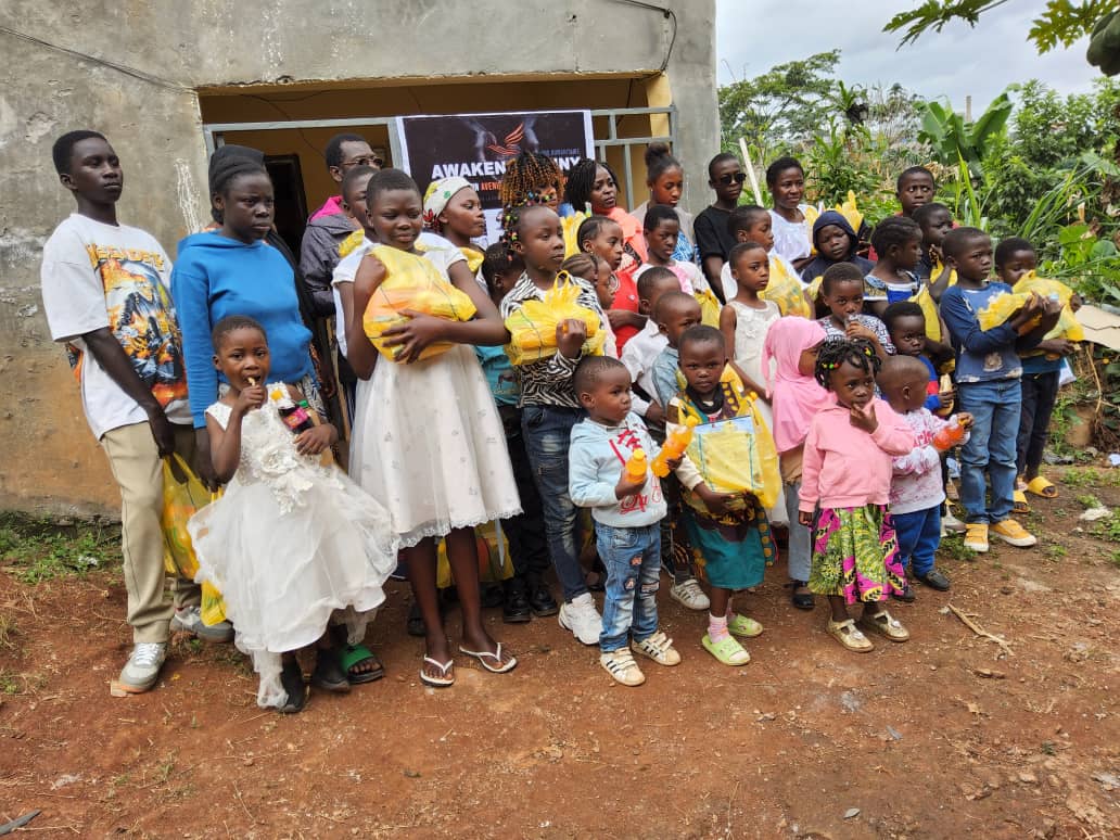 Distribution de matériel scolaire