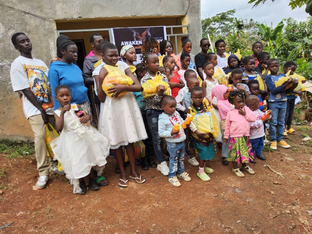 Distribution de matériel scolaire