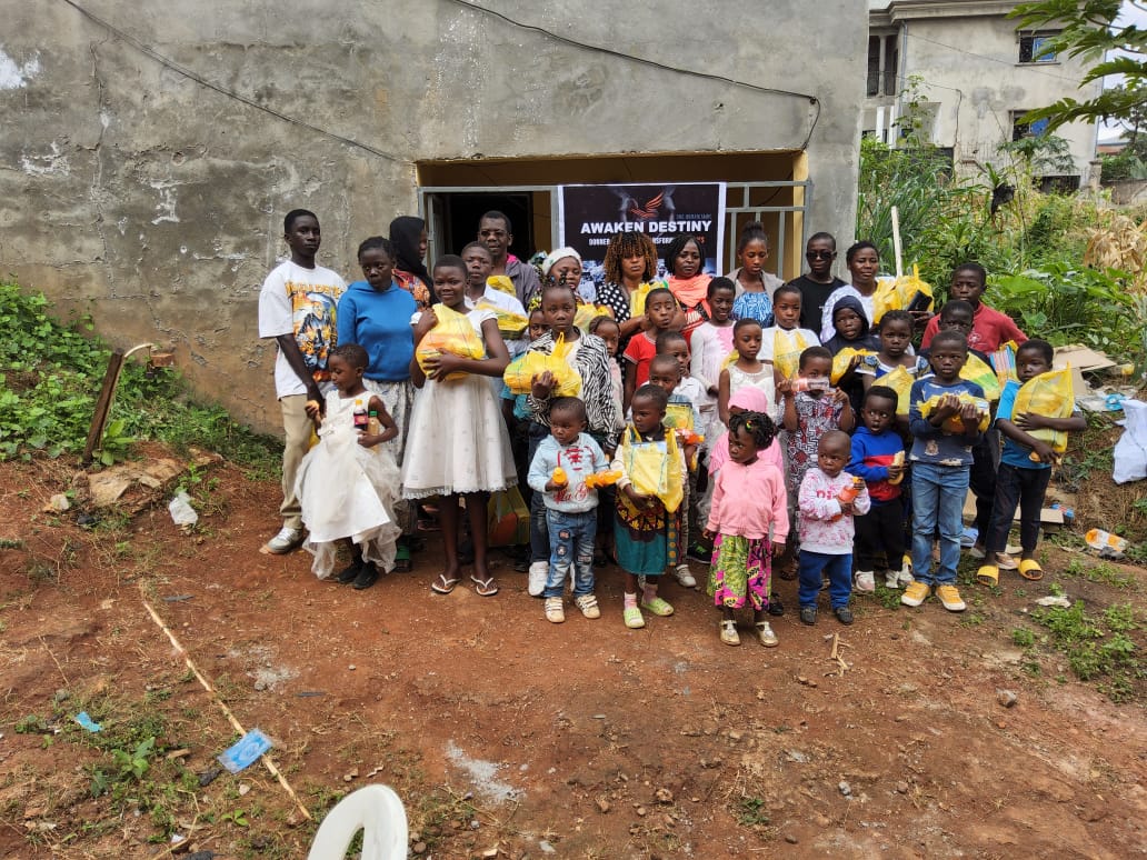 Distribution de matériel scolaire