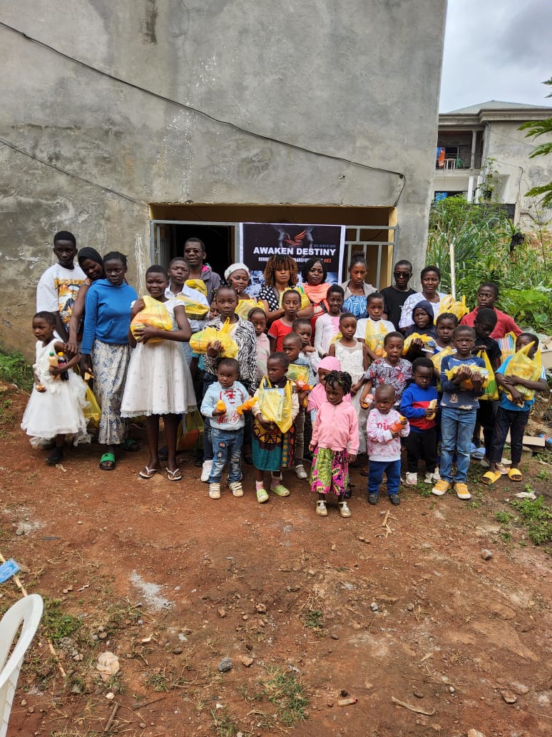 Distribution de matériel scolaire