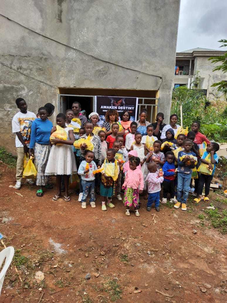 Distribution de matériel scolaire