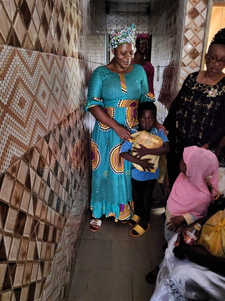 Distribution de matériel scolaire