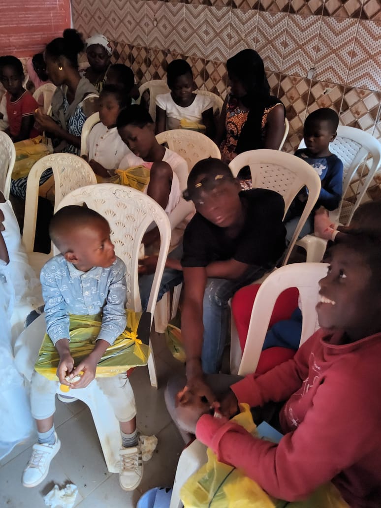 Distribution de matériel scolaire