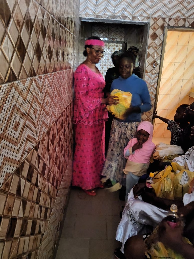 Distribution de matériel scolaire