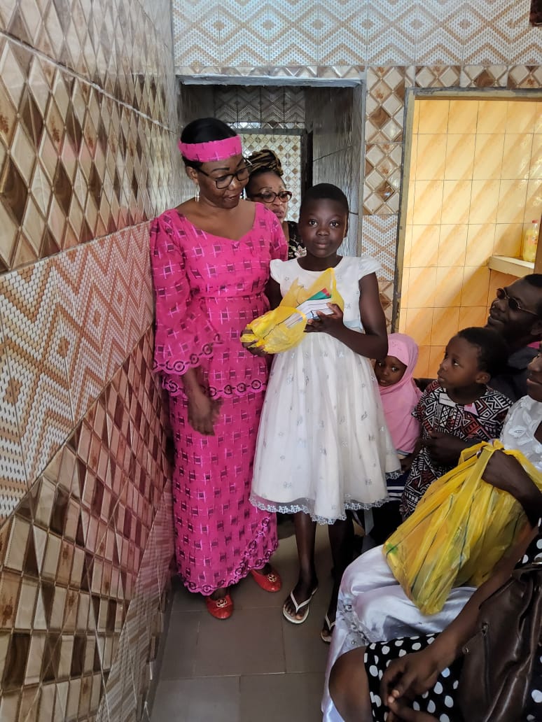 Distribution de matériel scolaire