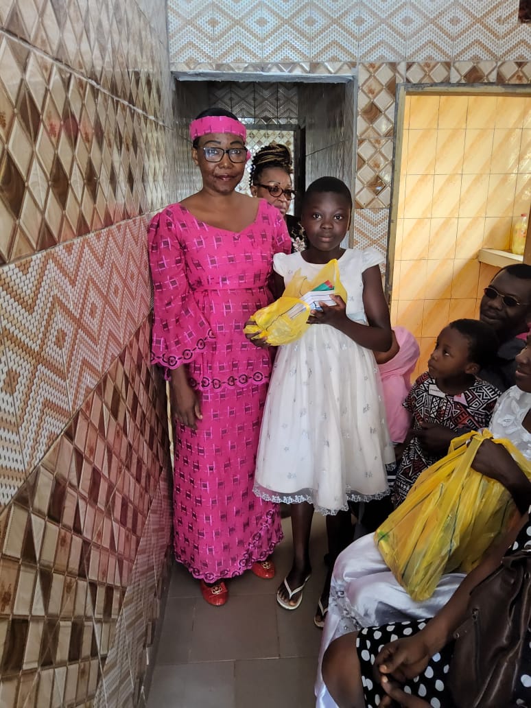 Distribution de matériel scolaire