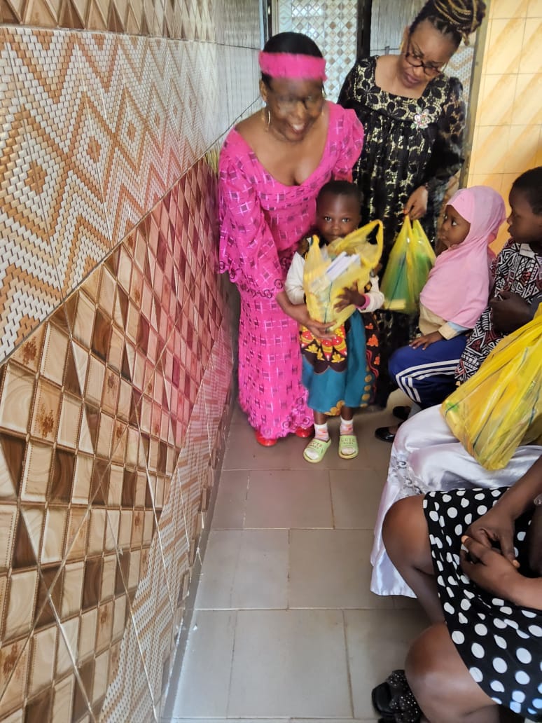Distribution de matériel scolaire