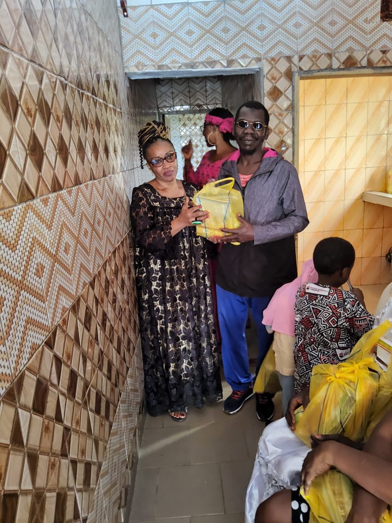 Distribution de matériel scolaire