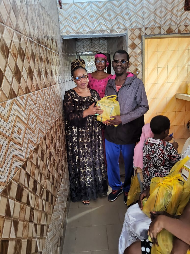 Distribution de matériel scolaire