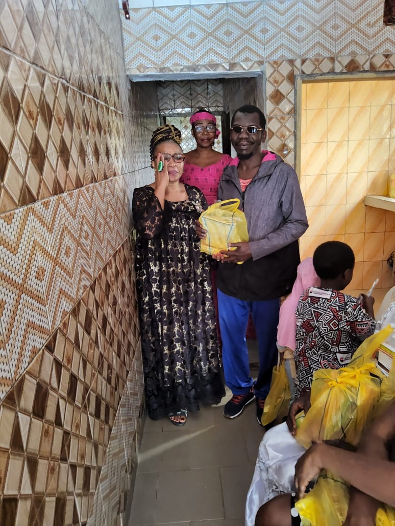 Distribution de matériel scolaire