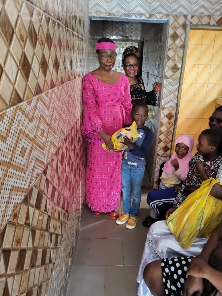 Distribution de matériel scolaire