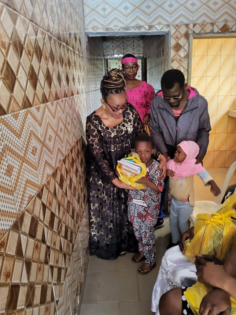 Distribution de matériel scolaire
