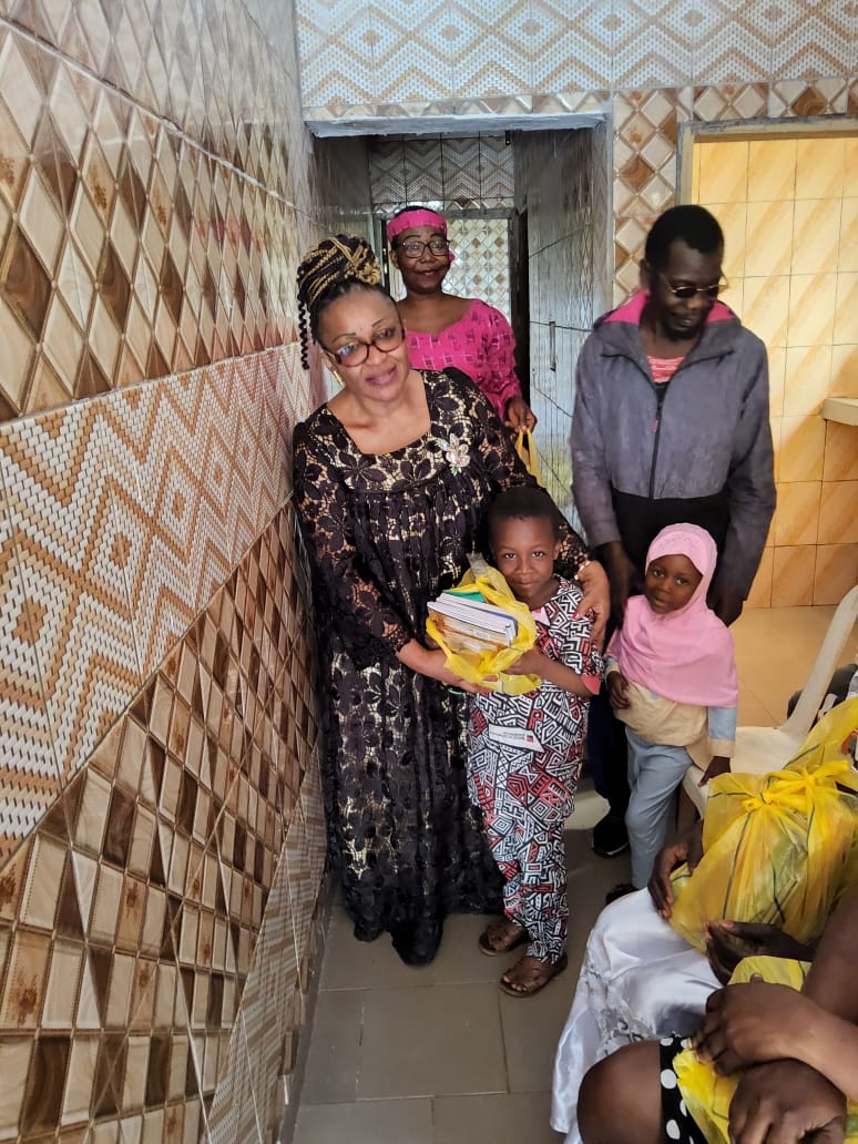 Distribution de matériel scolaire