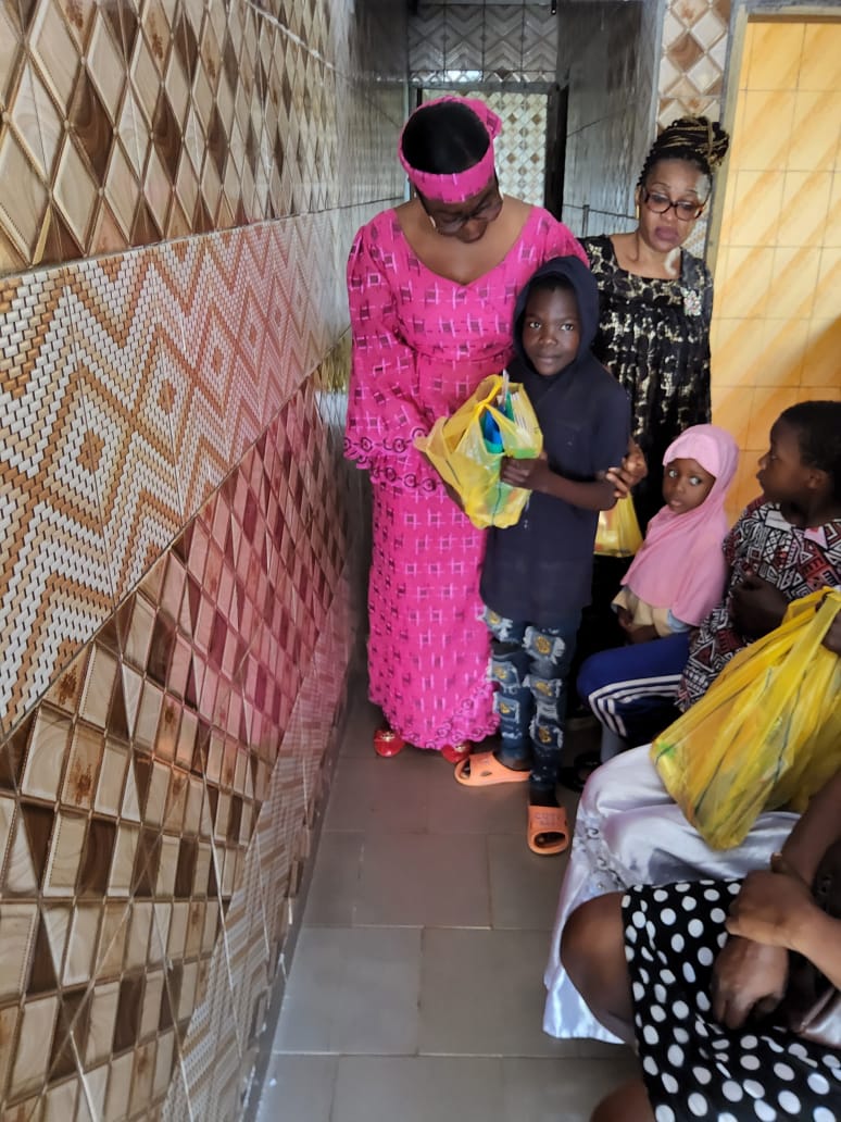 Distribution de matériel scolaire
