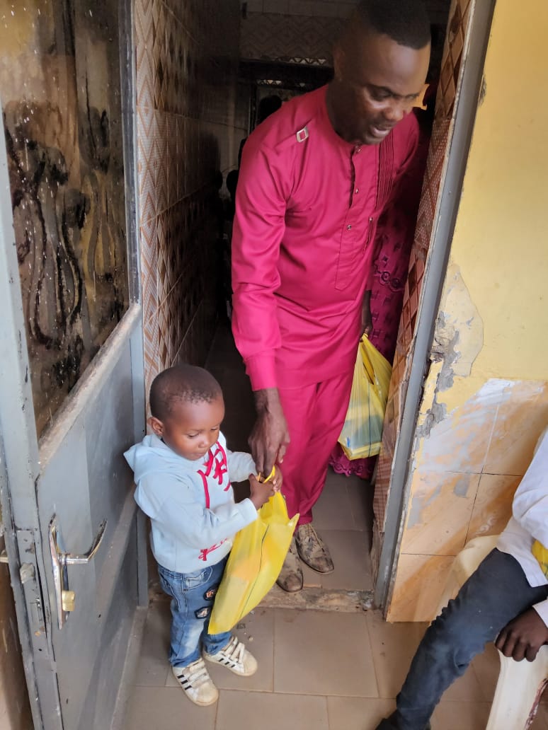 Distribution de matériel scolaire