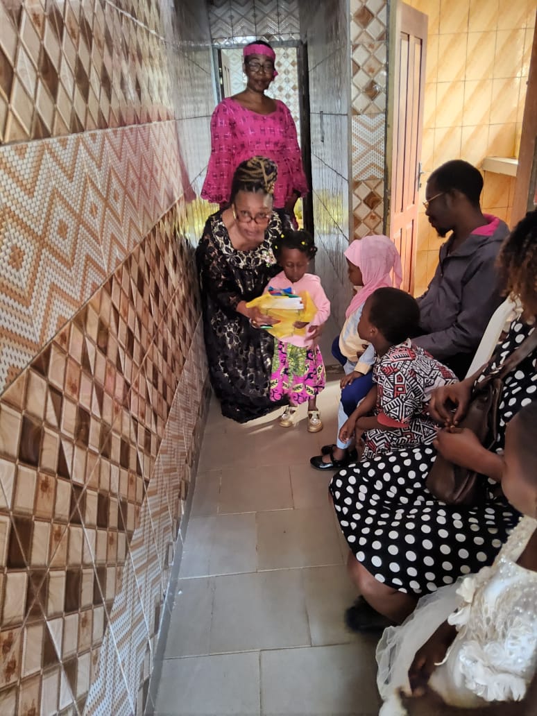 Distribution de matériel scolaire