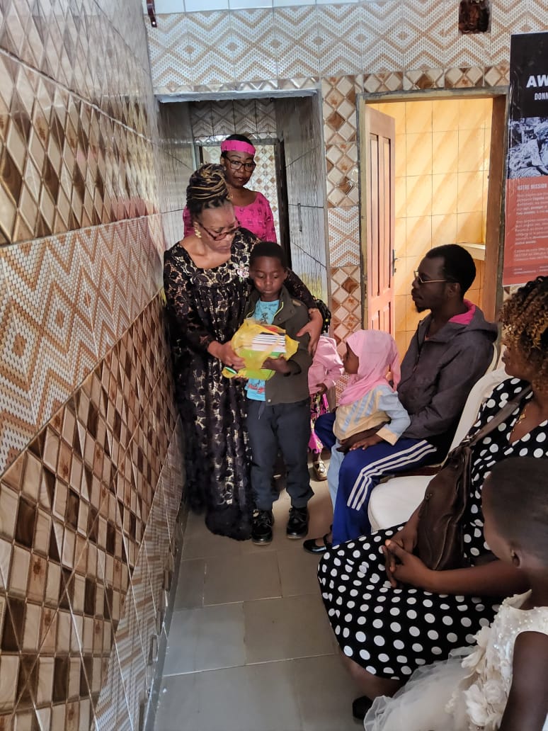 Distribution de matériel scolaire