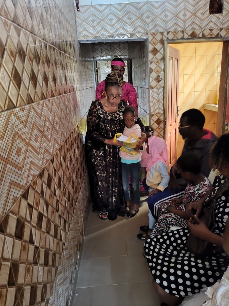 Distribution de matériel scolaire