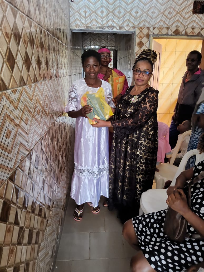 Distribution de matériel scolaire