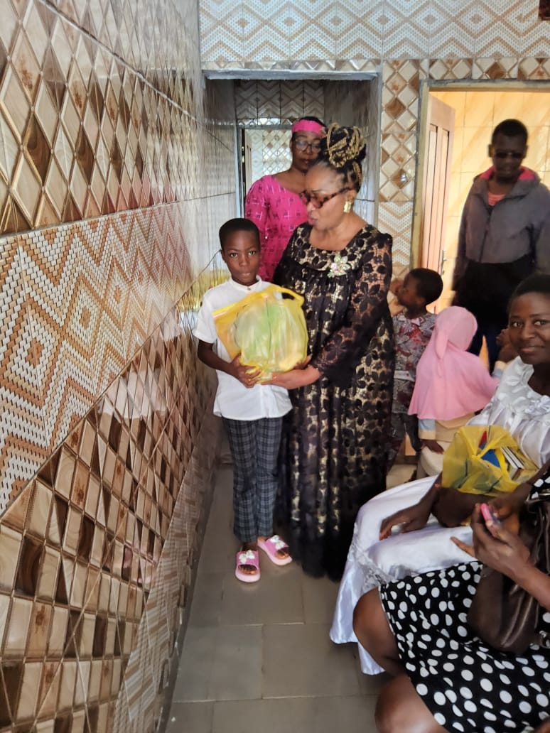 Distribution de matériel scolaire