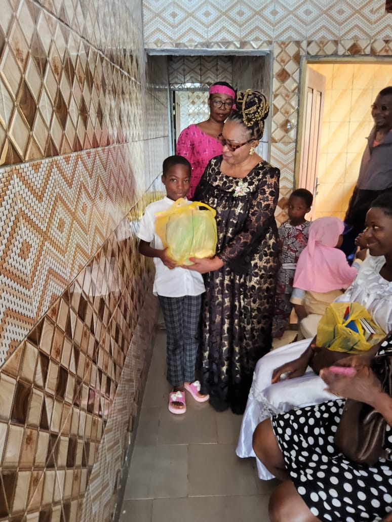 Distribution de matériel scolaire