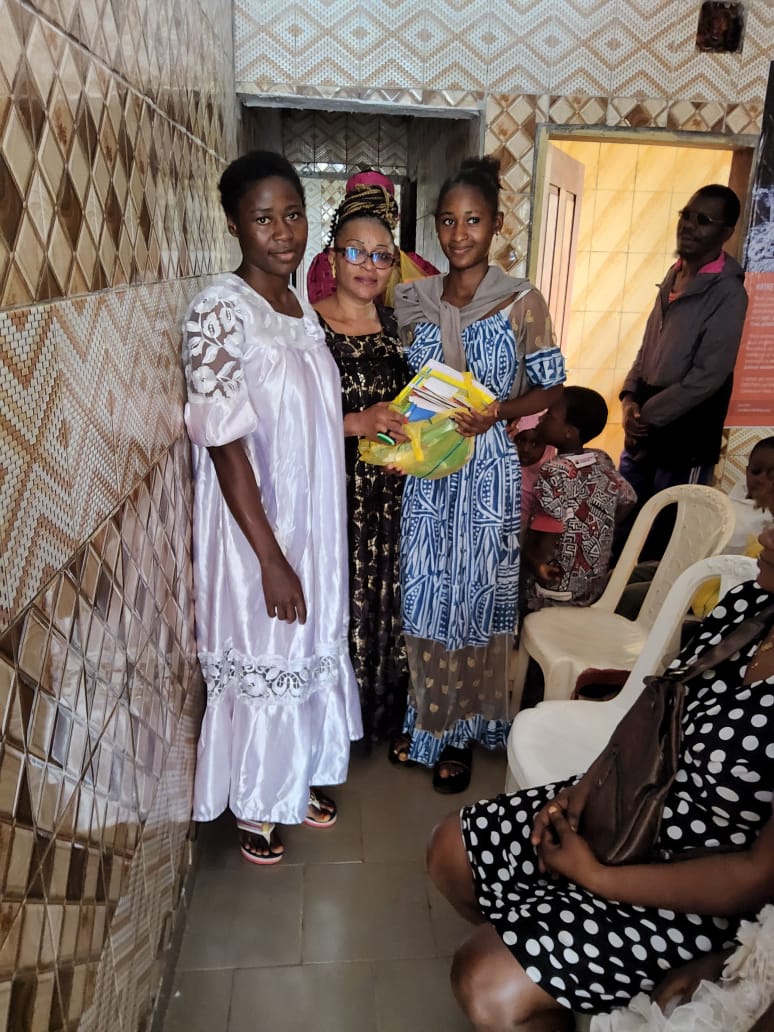 Distribution de matériel scolaire