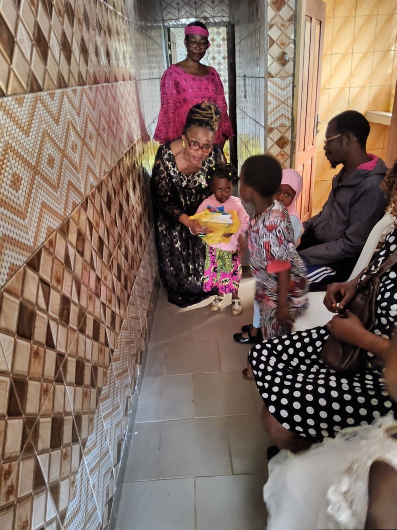 Distribution de matériel scolaire
